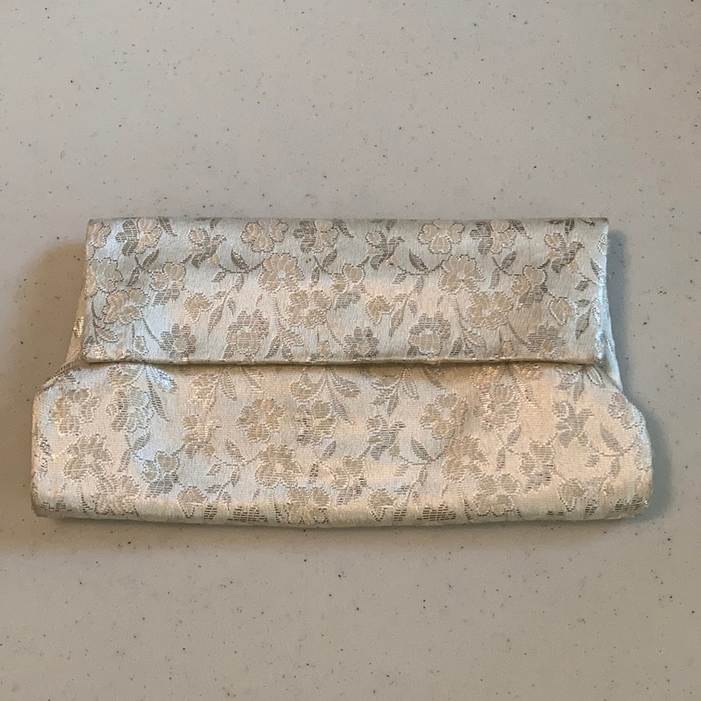 Lady Buxton White and Silver Clutch. 50s/60s